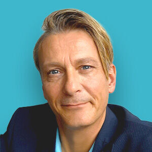 ein Mann mit blonden Haaren